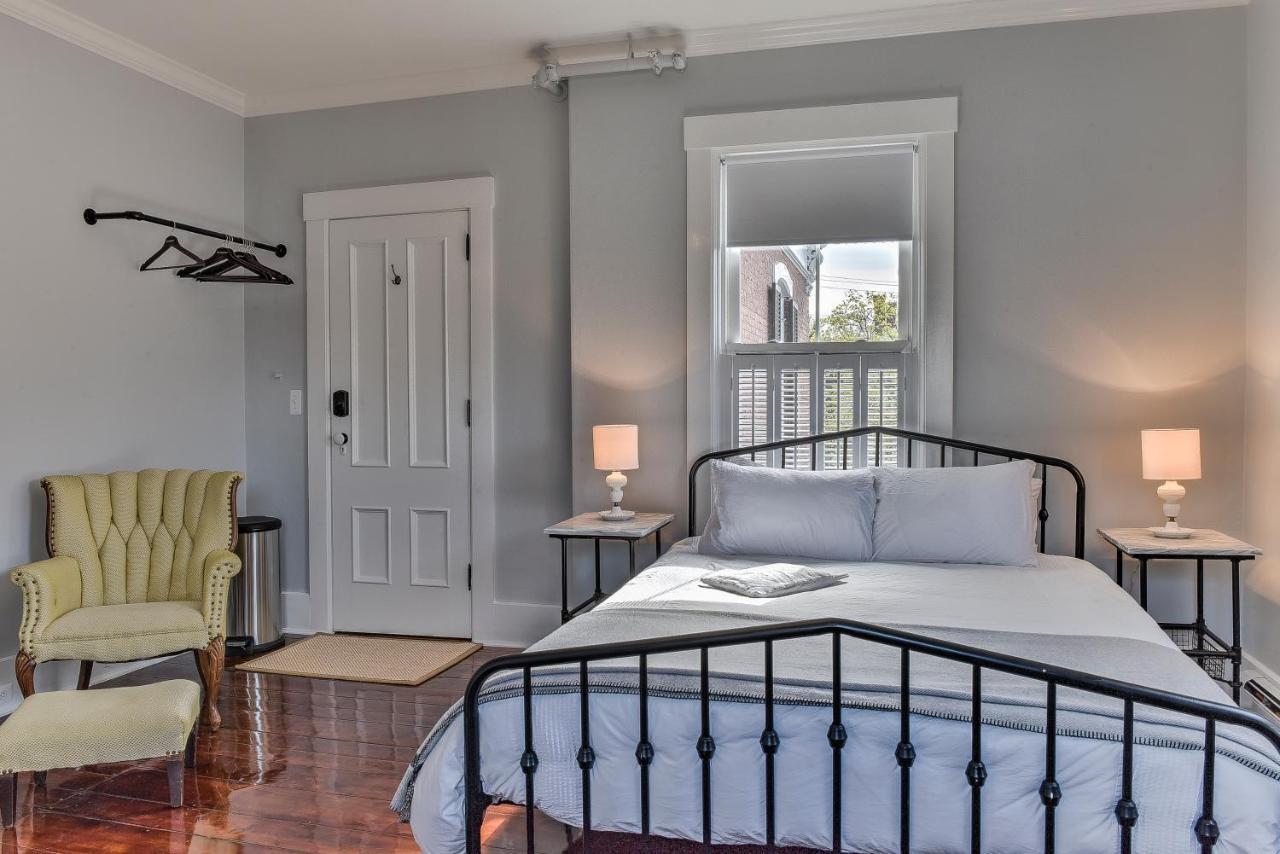 The Burrell House Hotel Keene Bagian luar foto