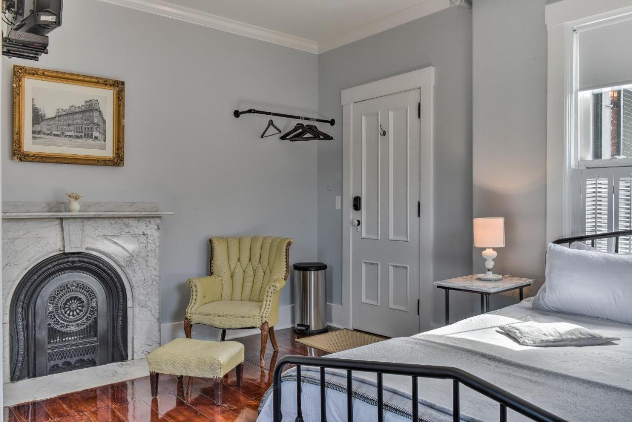 The Burrell House Hotel Keene Bagian luar foto