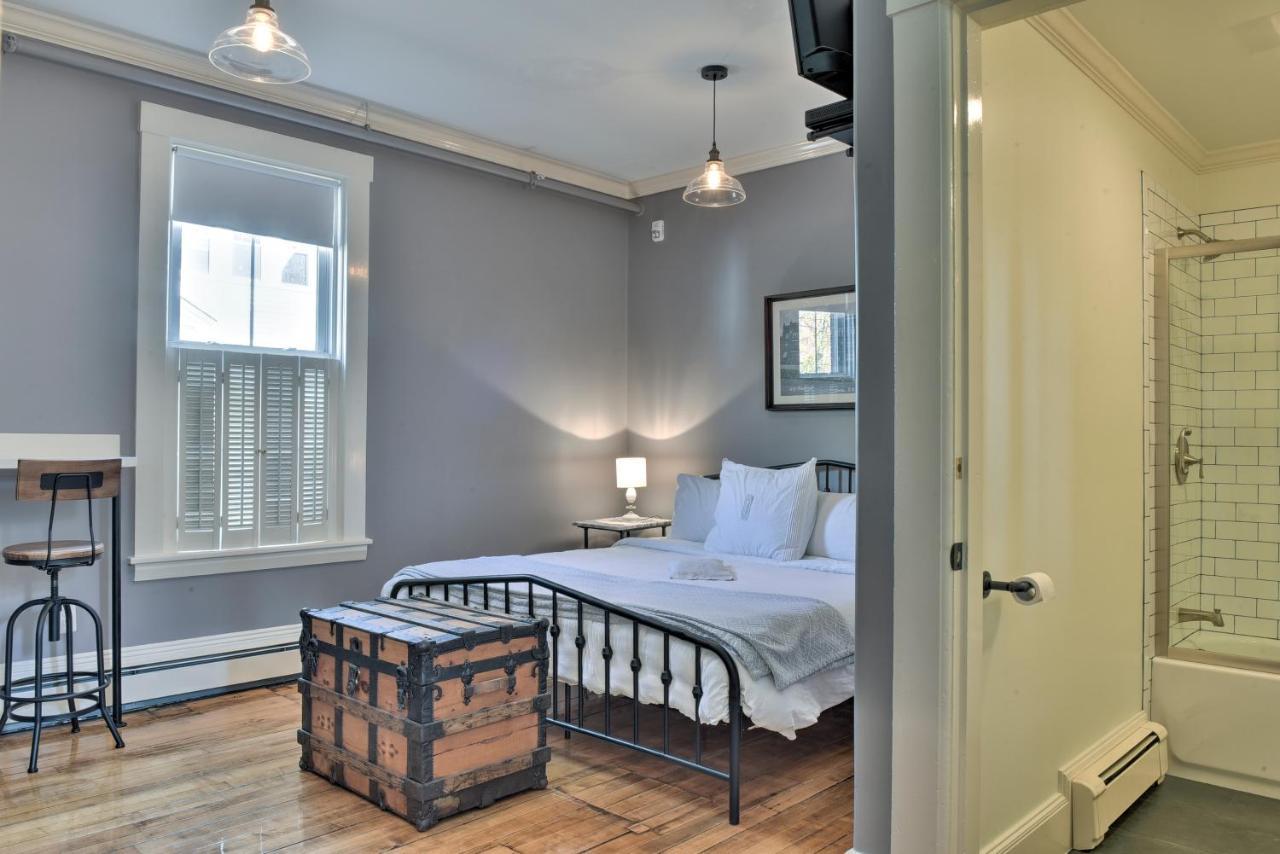 The Burrell House Hotel Keene Bagian luar foto