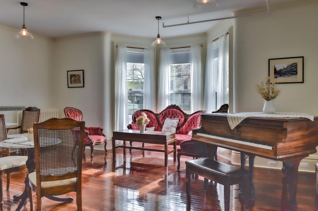 The Burrell House Hotel Keene Bagian luar foto