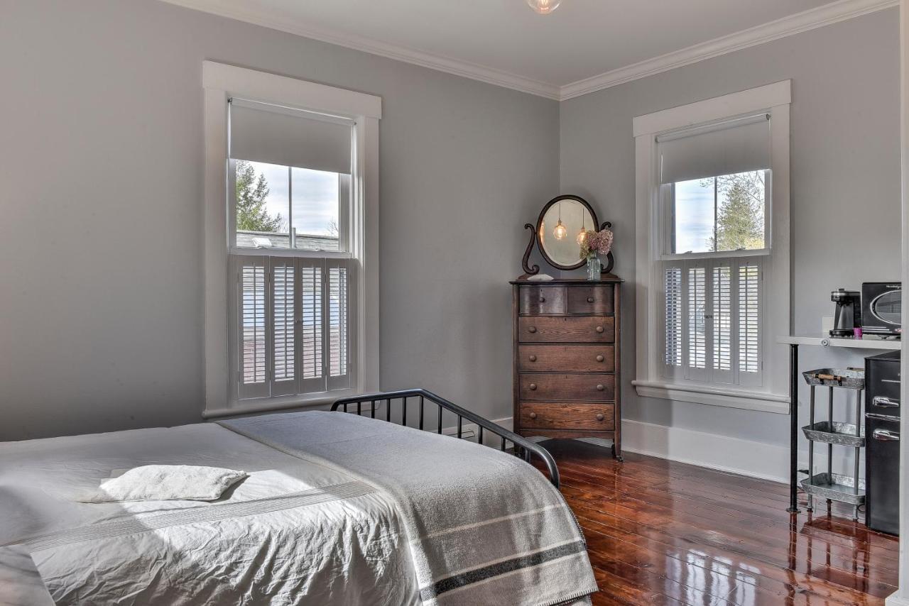 The Burrell House Hotel Keene Bagian luar foto