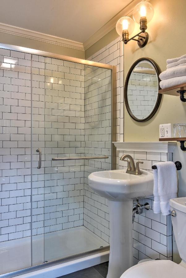 The Burrell House Hotel Keene Bagian luar foto