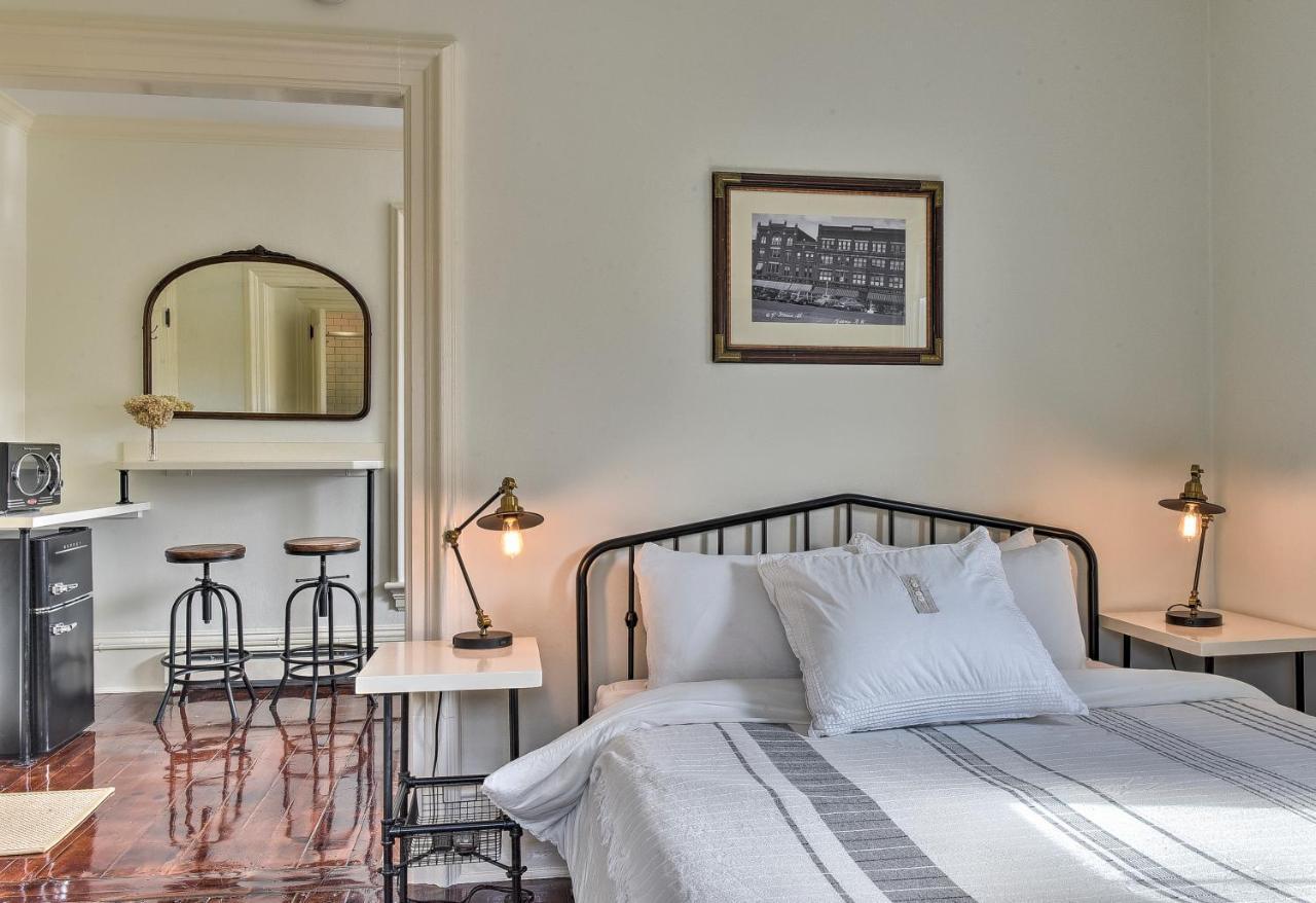 The Burrell House Hotel Keene Bagian luar foto