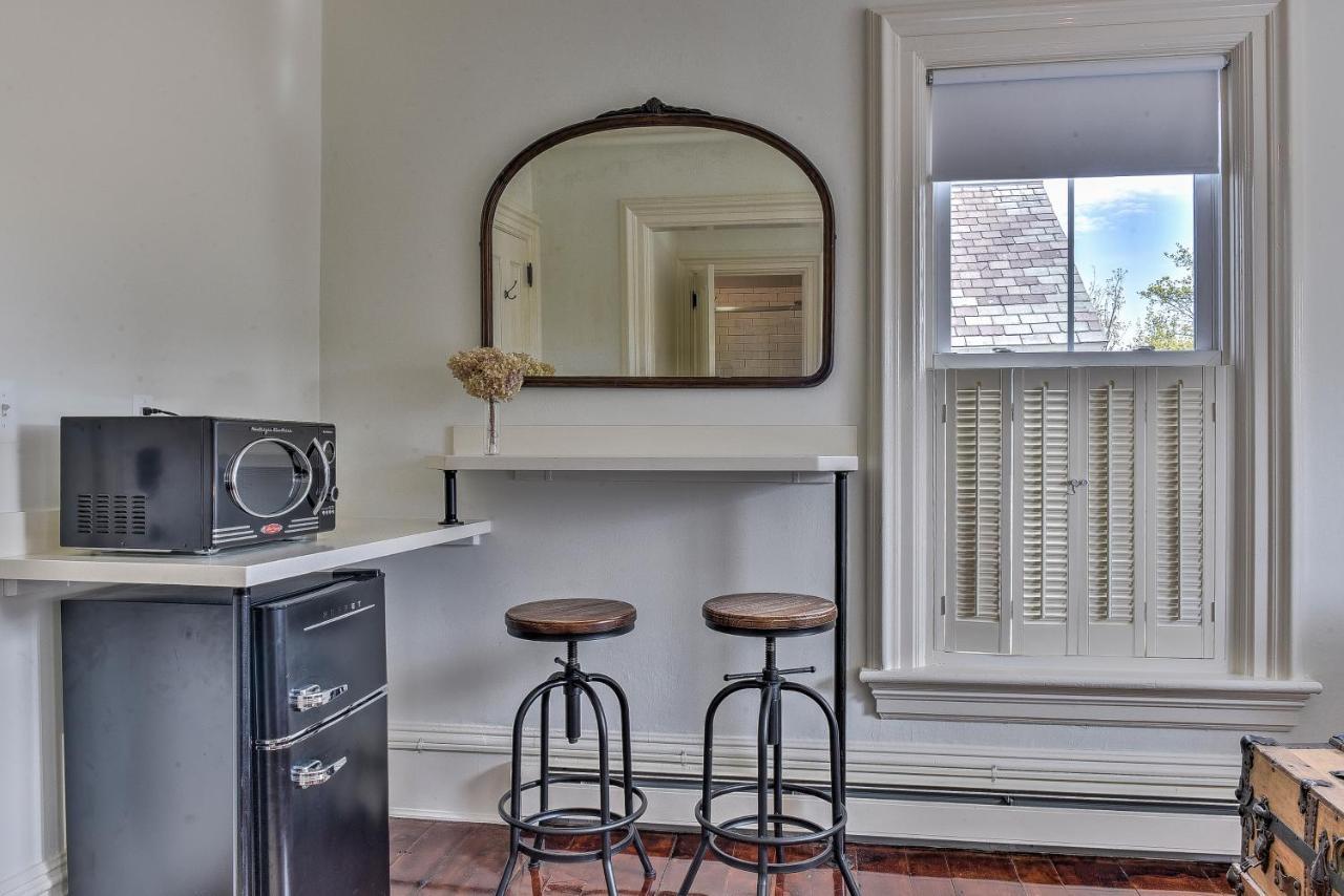 The Burrell House Hotel Keene Bagian luar foto