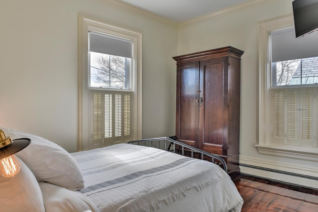 The Burrell House Hotel Keene Bagian luar foto