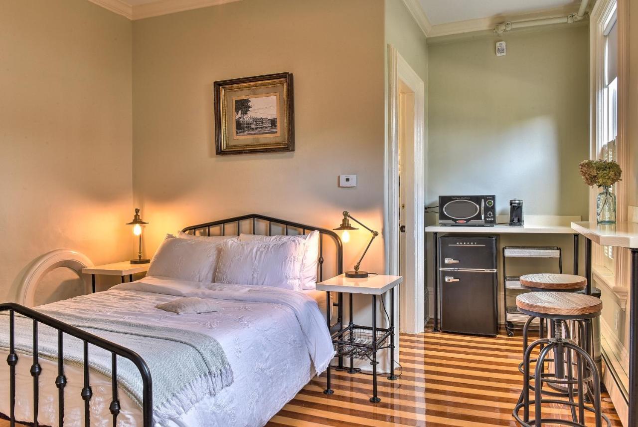 The Burrell House Hotel Keene Bagian luar foto
